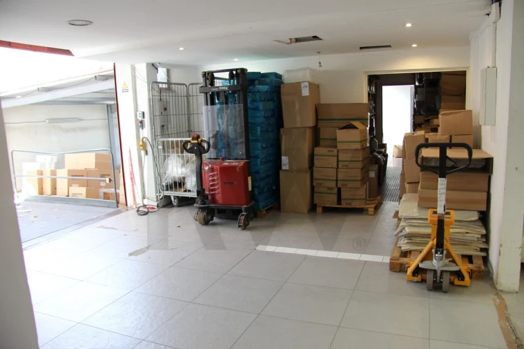 Armazém para Venda em Massamá e Monte Abraão Foto 20