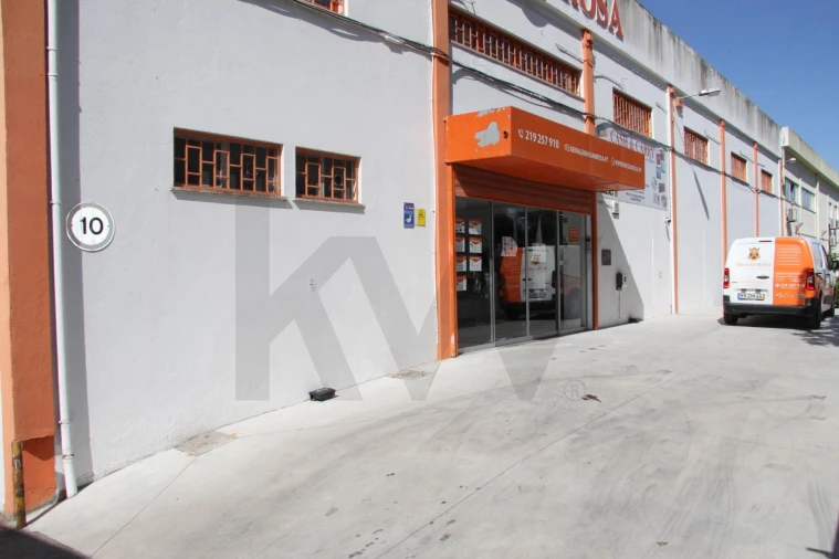 Armazém para Venda em Massamá e Monte Abraão Foto 16