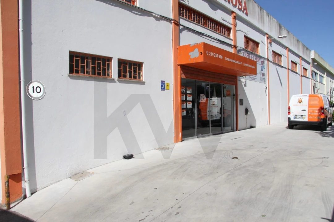 Armazém para Venda em Massamá e Monte Abraão Foto 16