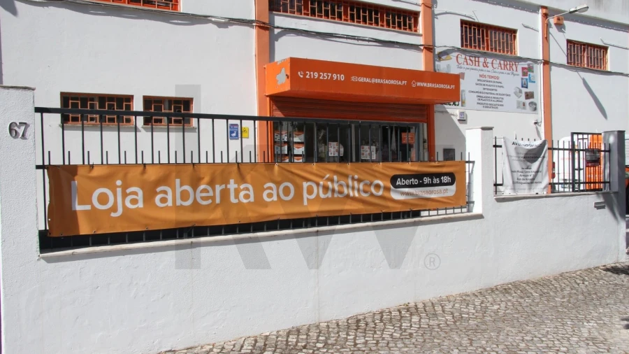 Armazém para Venda em Massamá e Monte Abraão