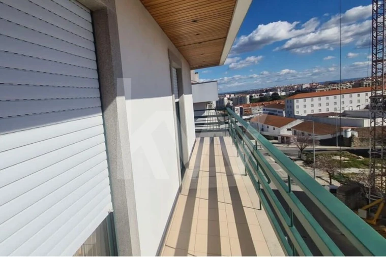 Apartamento T5 para Venda em Castelo Branco Foto 17