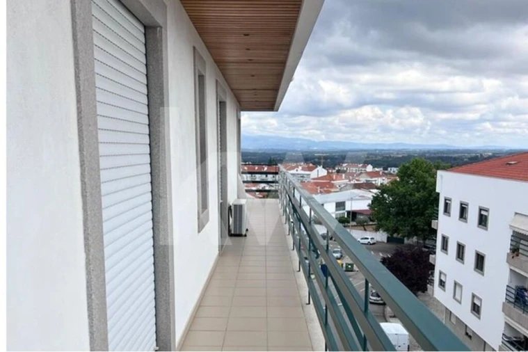 Apartamento T5 para Venda em Castelo Branco Foto 8