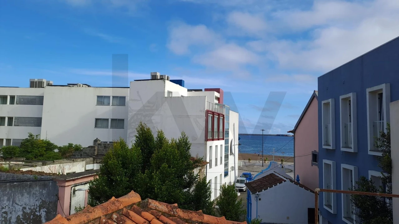 Moradia T2 para Venda em Praia da Vitoria (Santa Cruz) Foto 4