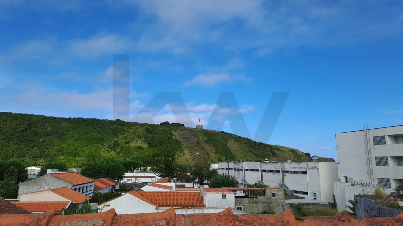 Moradia T2 para Venda em Praia da Vitoria (Santa Cruz) Foto 6