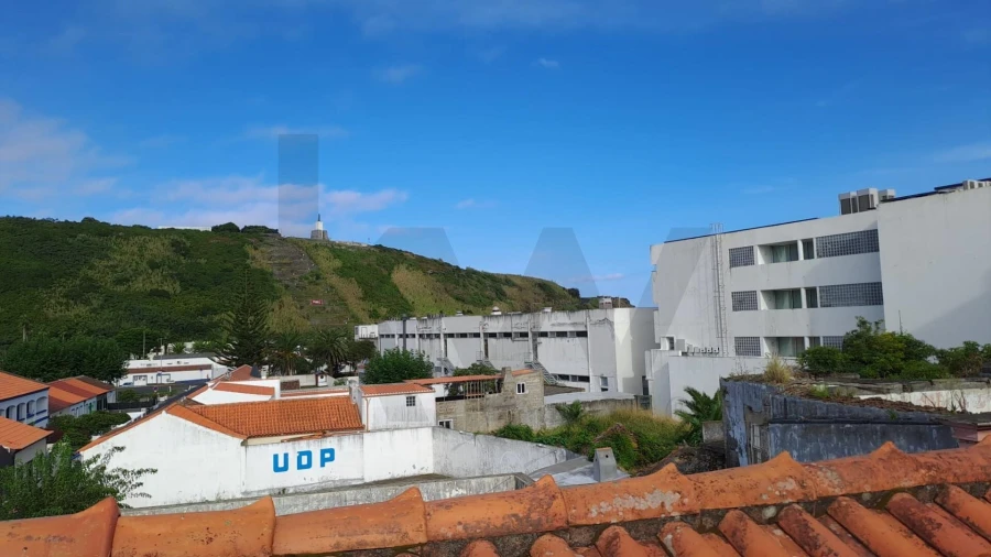 Moradia T2 para Venda em Praia da Vitoria (Santa Cruz) Foto 7