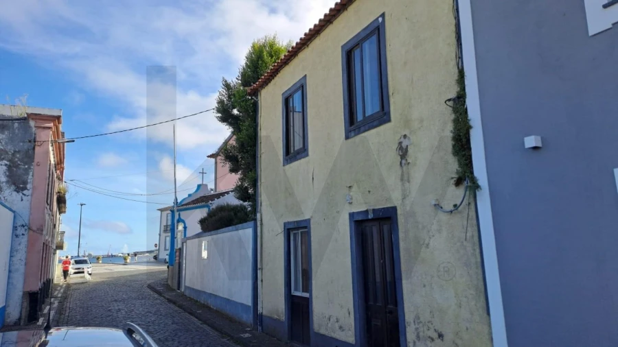 Moradia T2 para Venda em Praia da Vitoria (Santa Cruz) Foto 1
