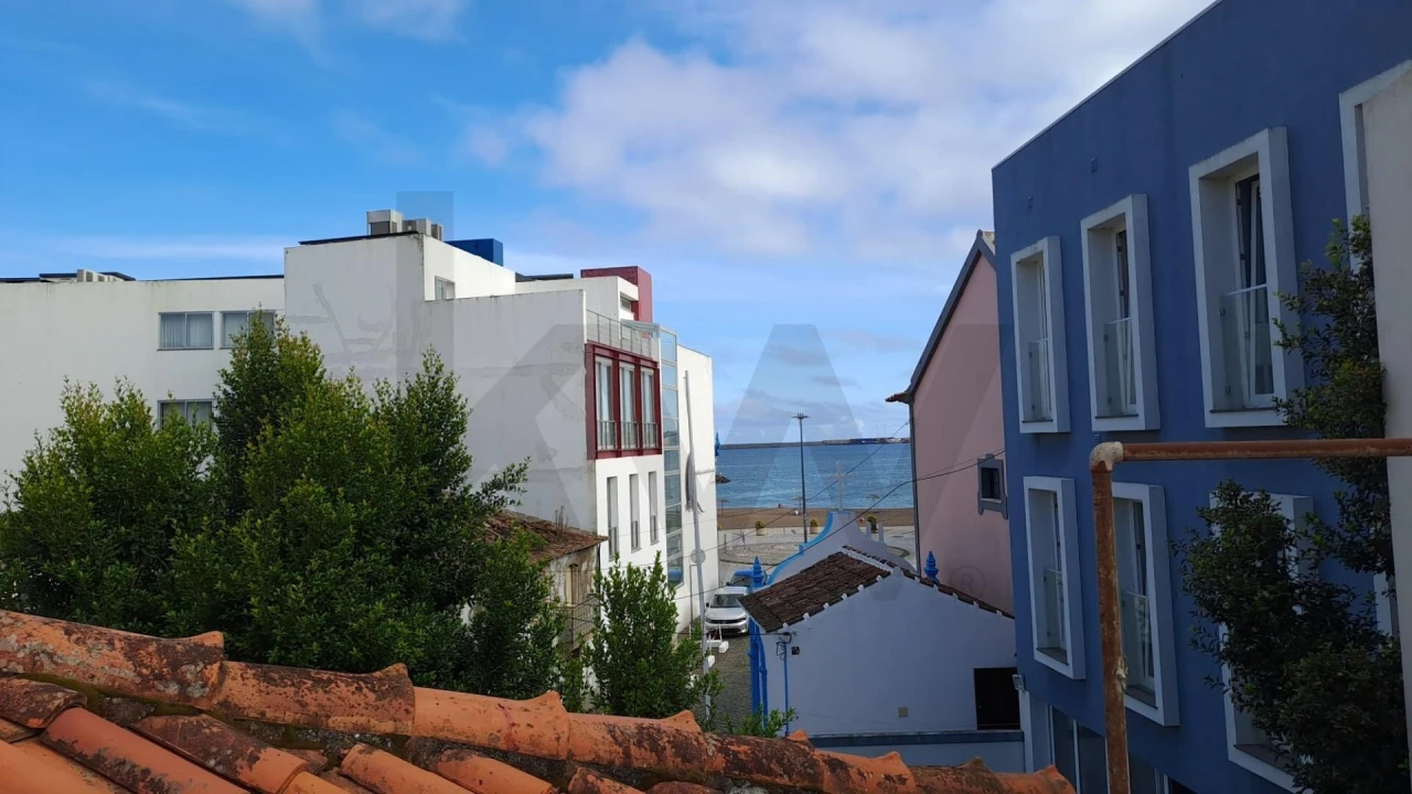 Moradia T2 para Venda em Praia da Vitoria (Santa Cruz) Foto 3