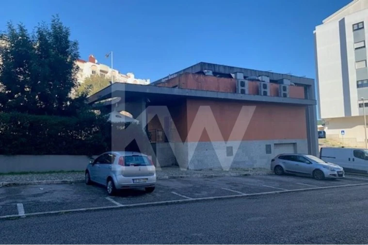 Loja para Venda em Rio de Mouro Foto 2