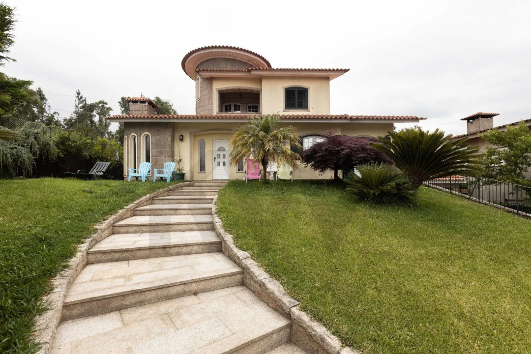 Moradia T4 para Venda em Lousado Foto 1