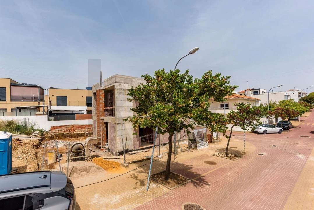Moradia T3 para Venda em Porto Salvo Foto 28