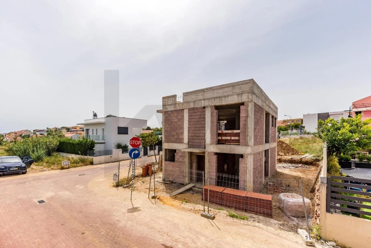 Moradia T3 para Venda em Porto Salvo Foto 25
