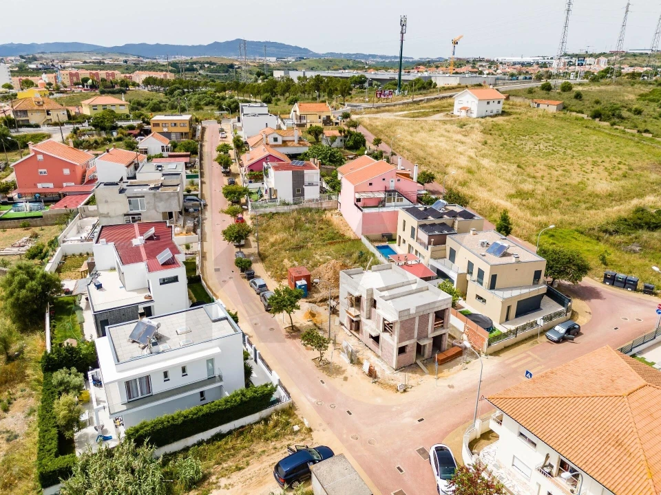 Moradia T3 para Venda em Porto Salvo Foto 16