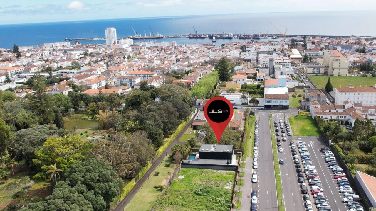 Moradia T4 para Venda em Ponta Delgada (São José) Foto 32