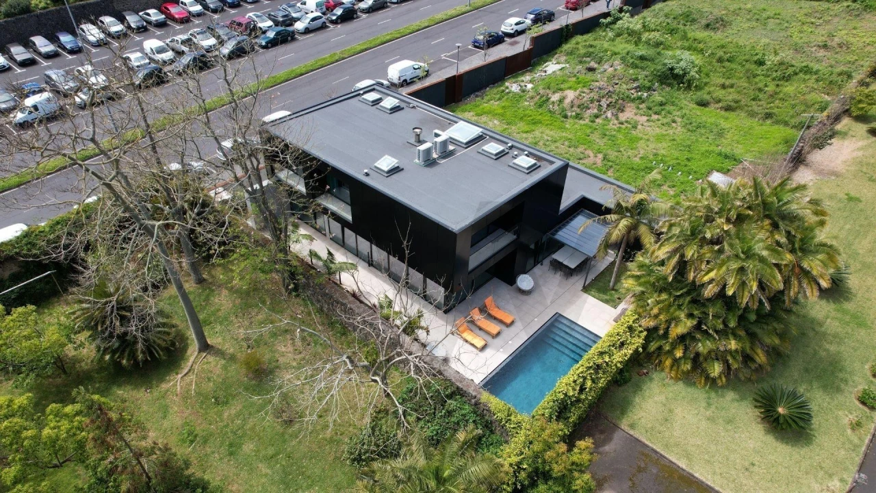 Moradia T4 para Venda em Ponta Delgada (São José) Foto 31