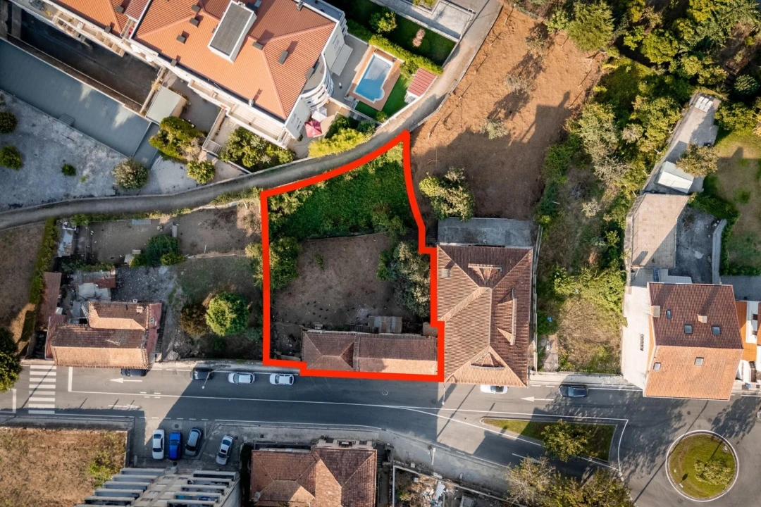 Terreno para Venda em São João da Madeira Foto 1