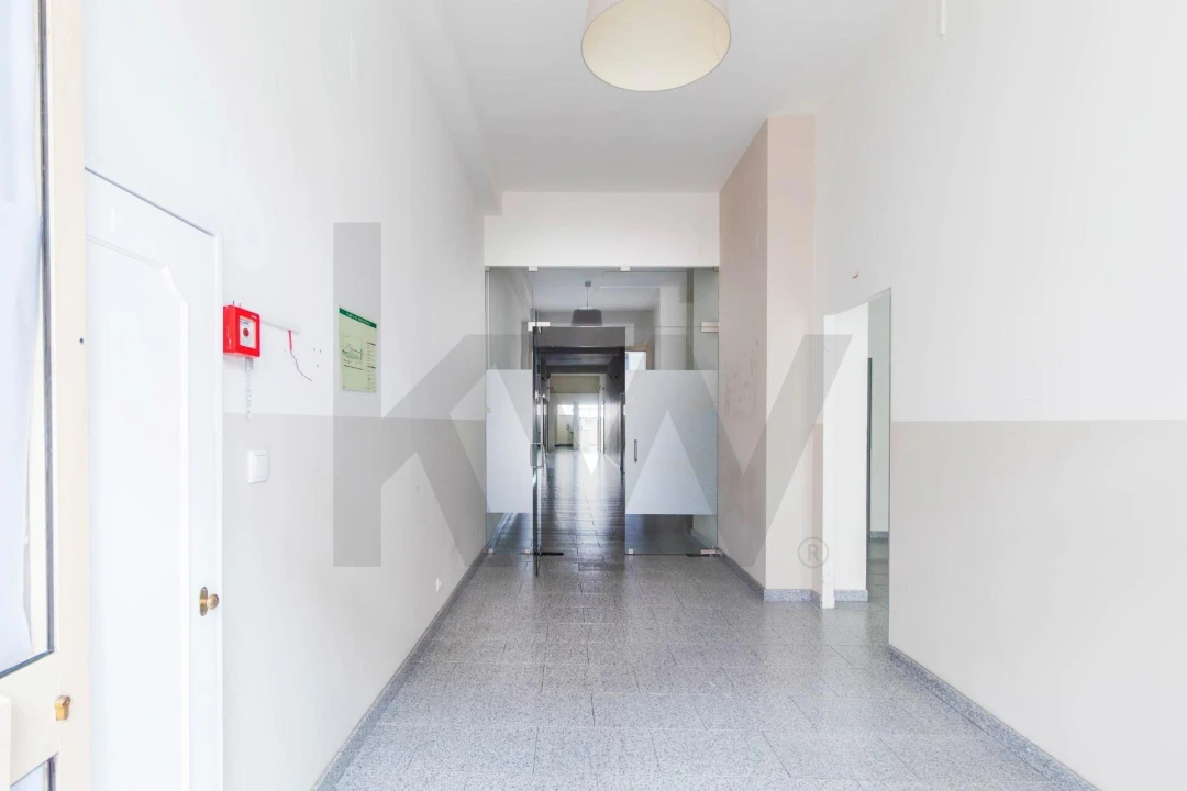 Loja para Venda em Mafamude e Vilar do Paraíso Foto 2