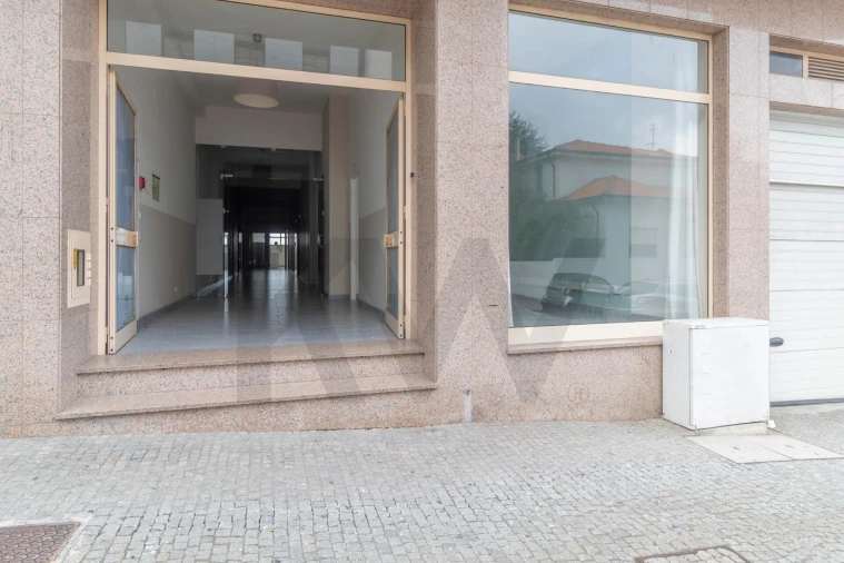 Loja para Venda em Mafamude e Vilar do Paraíso Foto 1