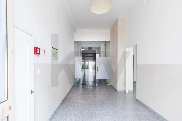 Loja para Venda em Mafamude e Vilar do Paraíso Foto 2