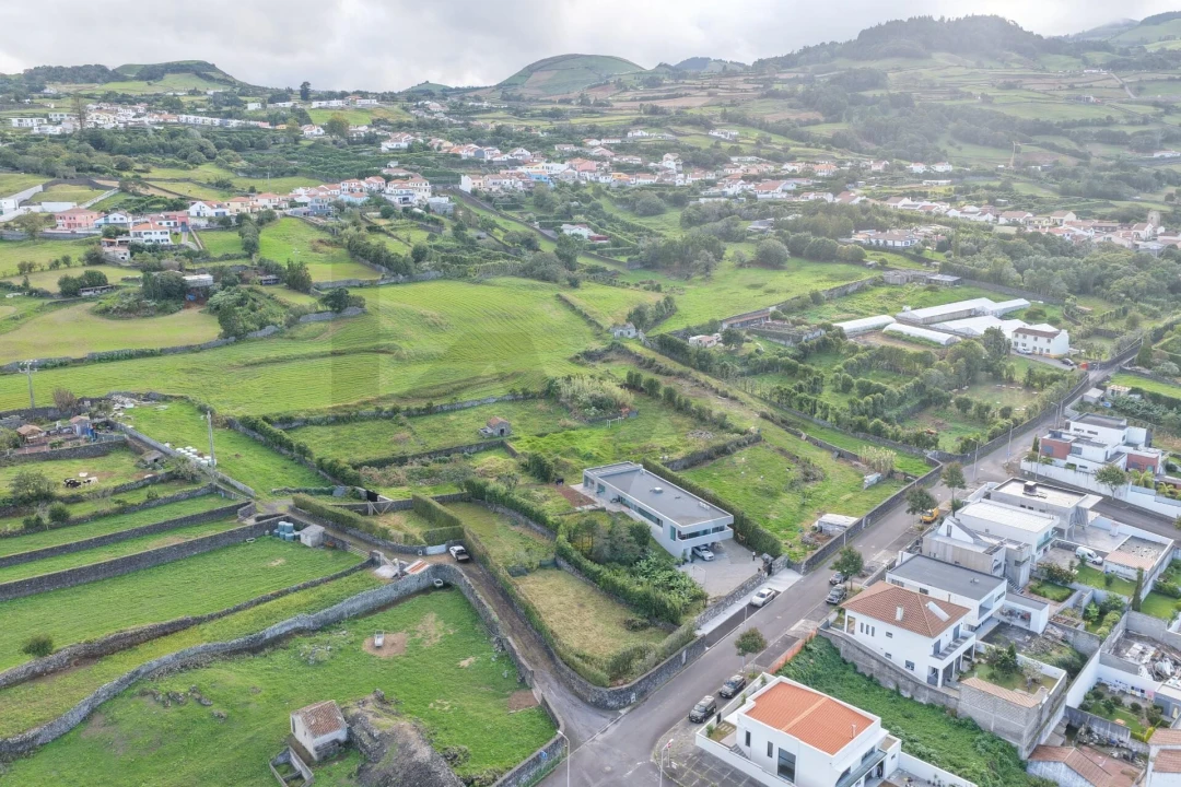 Moradia T3 para Venda em Capelas Foto 56