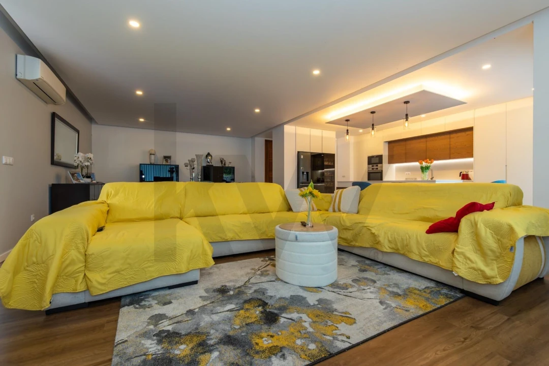 Moradia T3 para Venda em Capelas Foto 13