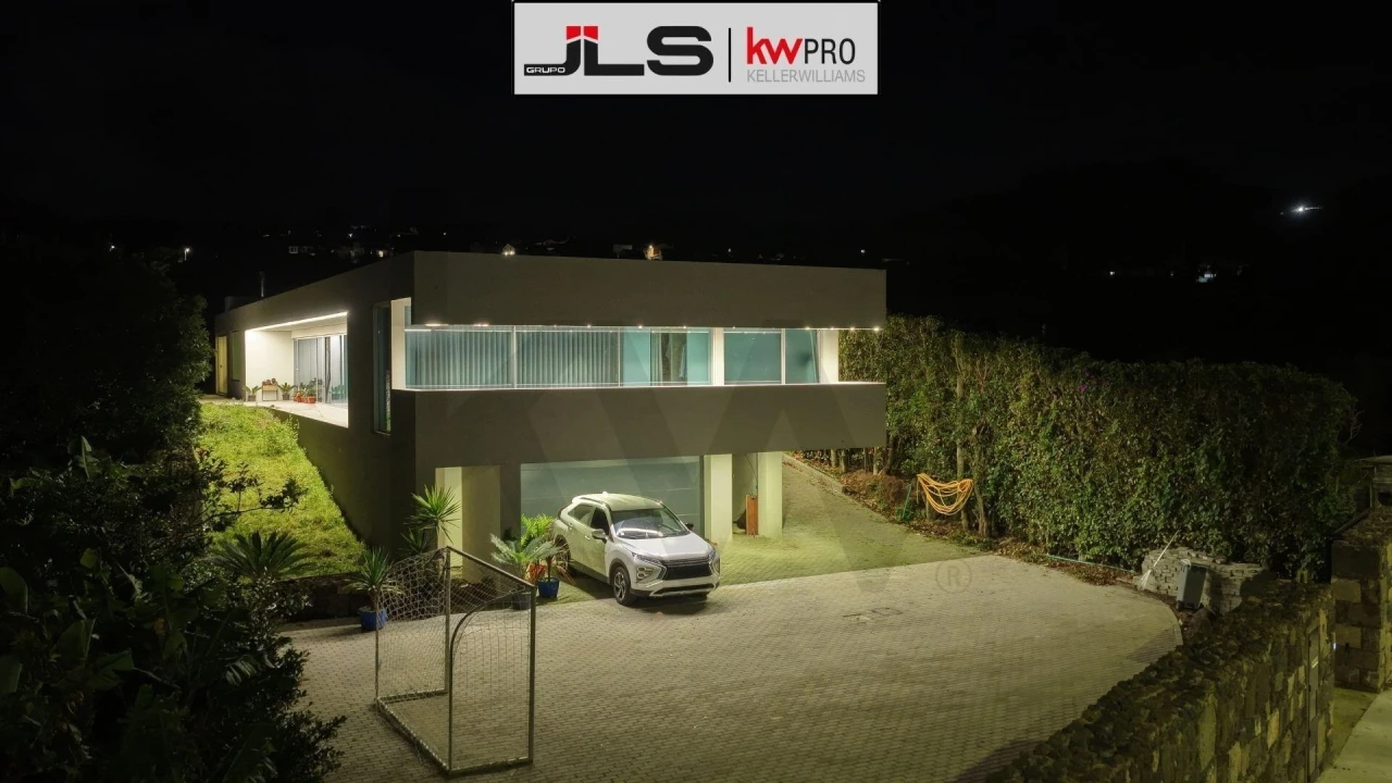 Moradia T3 para Venda em Capelas Foto 1