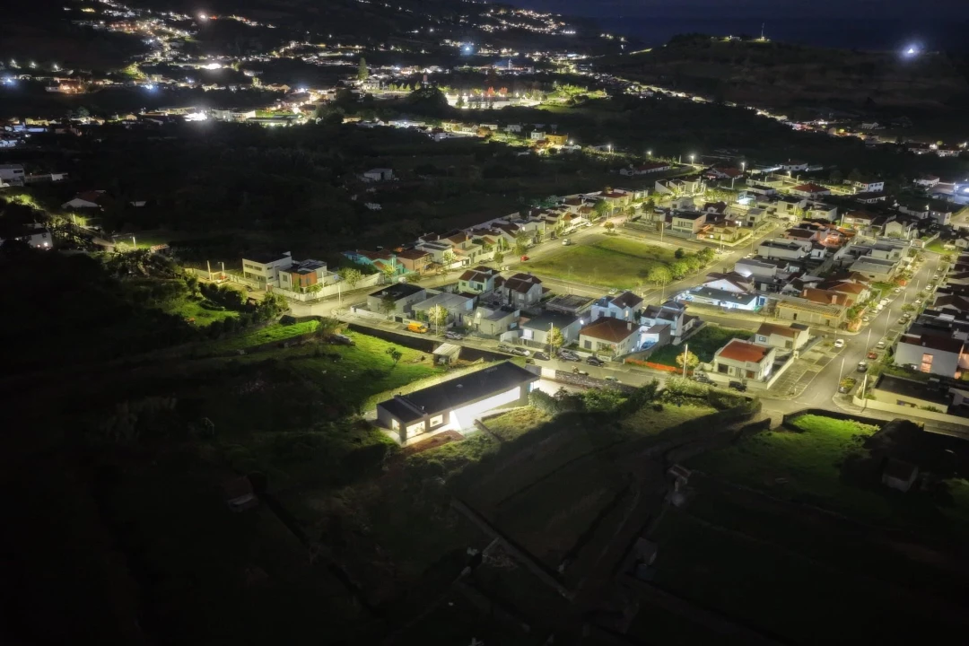 Moradia T3 para Venda em Capelas Foto 55