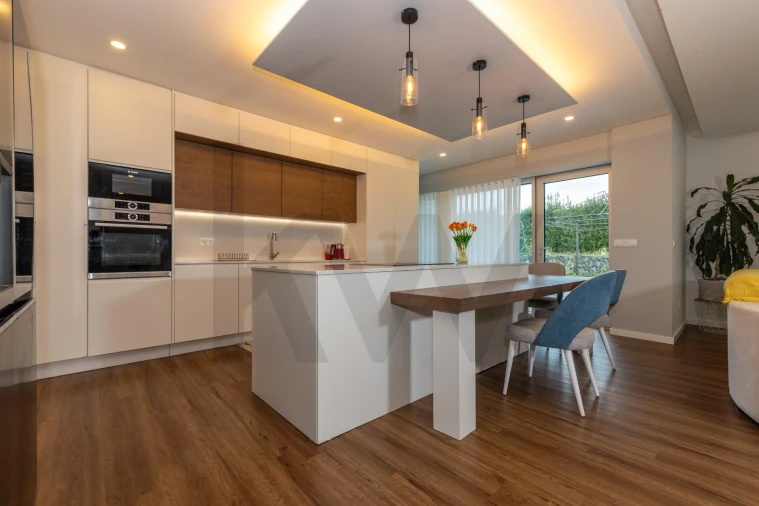 Moradia T3 para Venda em Capelas Foto 11