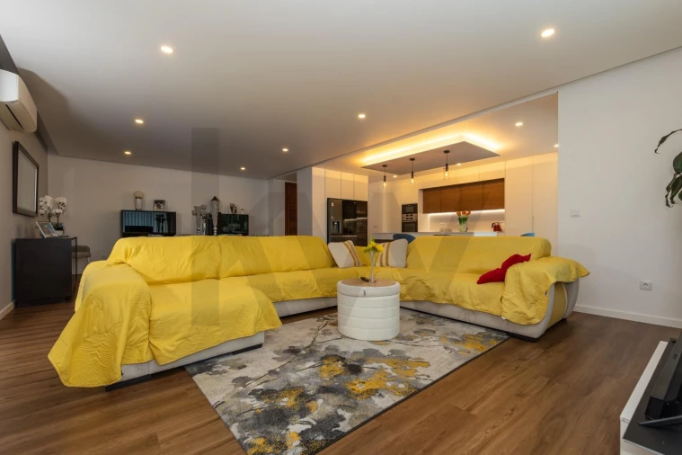 Moradia T3 para Venda em Capelas Foto 14