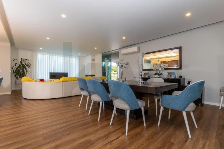 Moradia T3 para Venda em Capelas Foto 8