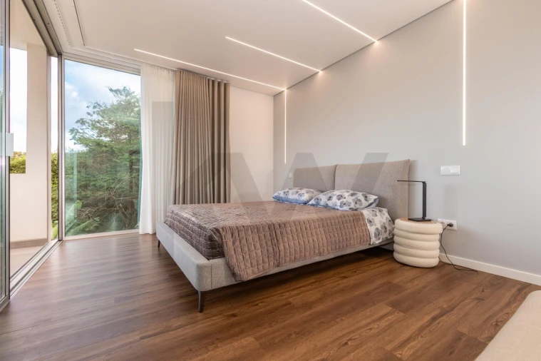 Moradia T3 para Venda em Capelas Foto 26