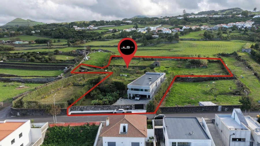 Moradia T3 para Venda em Capelas Foto 52