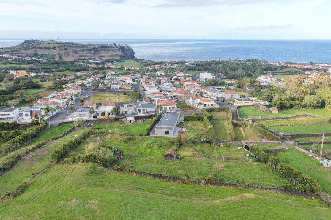 Moradia T3 para Venda em Capelas Foto 54