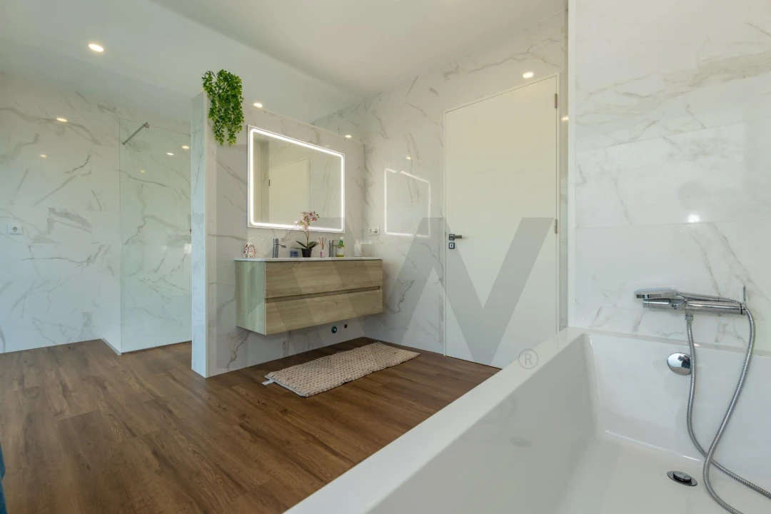 Moradia T3 para Venda em Capelas Foto 36