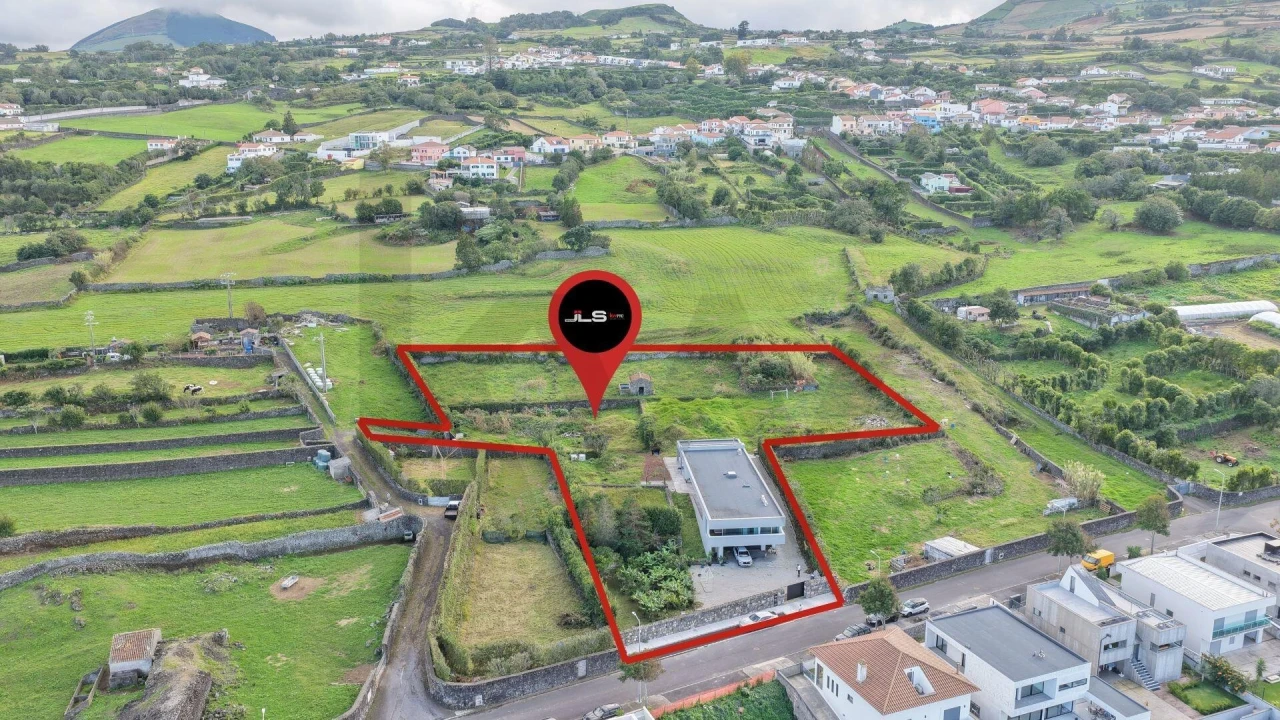 Moradia T3 para Venda em Capelas Foto 58