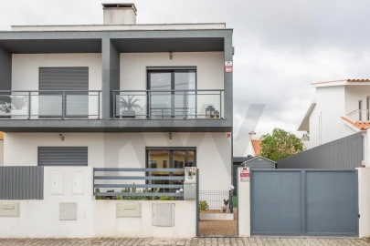Moradia T4 para Venda em Fernao Ferro