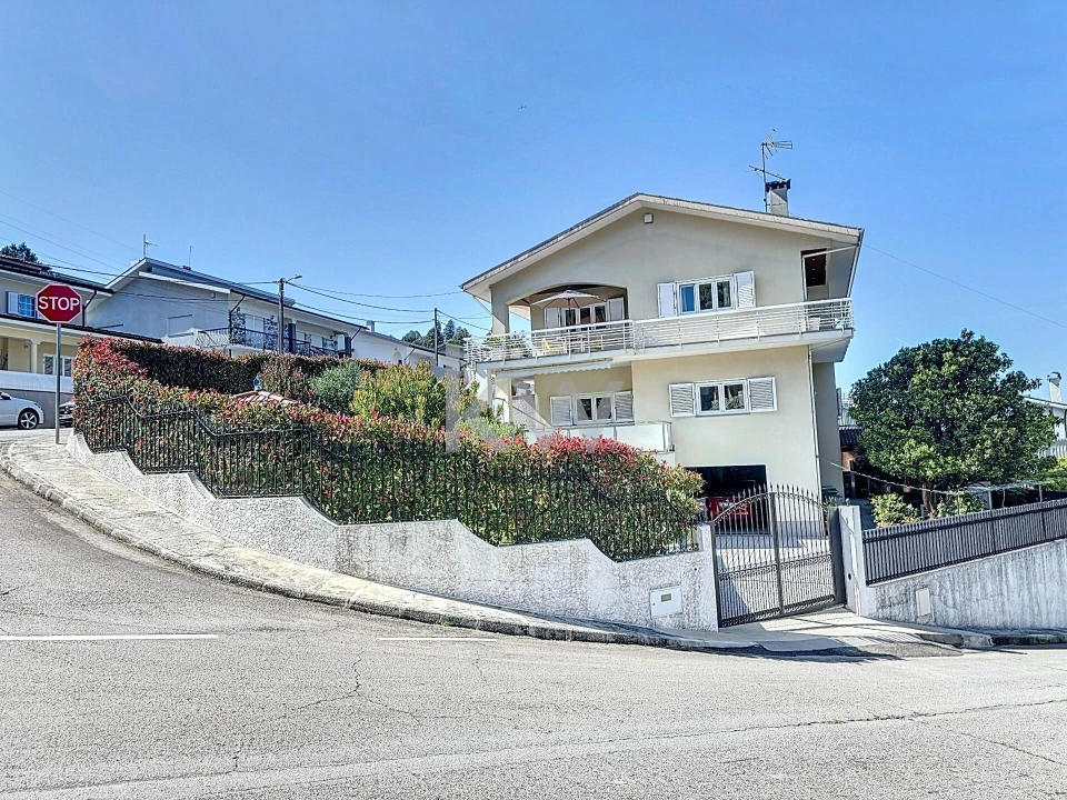 Moradia T4 para Venda em Caldas de São Jorge e Pigeiros Foto 72