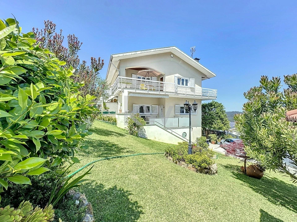 Moradia T4 para Venda em Caldas de São Jorge e Pigeiros Foto 3