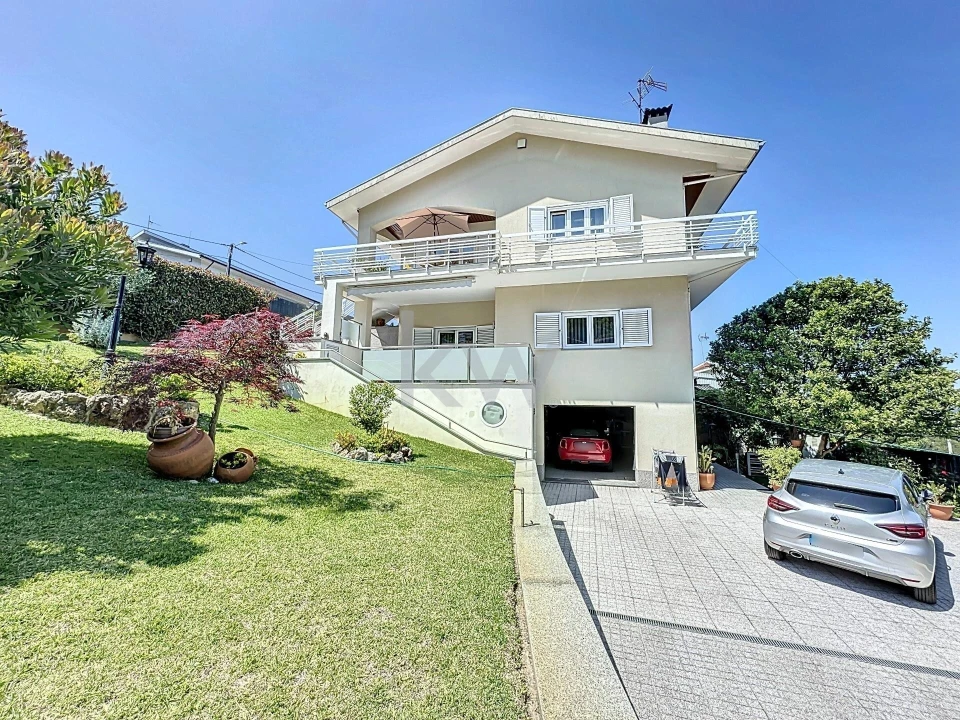 Moradia T4 para Venda em Caldas de São Jorge e Pigeiros Foto 1