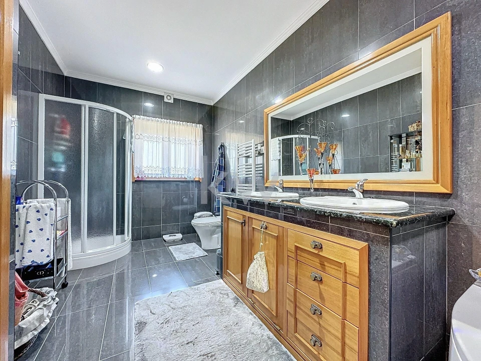 Moradia T4 para Venda em Caldas de São Jorge e Pigeiros Foto 57