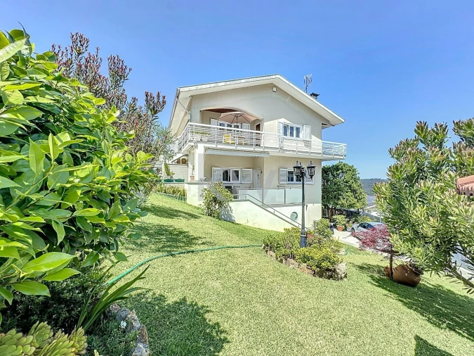 Moradia T4 para Venda em Caldas de São Jorge e Pigeiros Foto 3