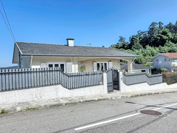 Moradia T4 para Venda em Caldas de São Jorge e Pigeiros Foto 44