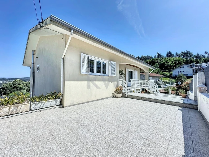 Moradia T4 para Venda em Caldas de São Jorge e Pigeiros Foto 41