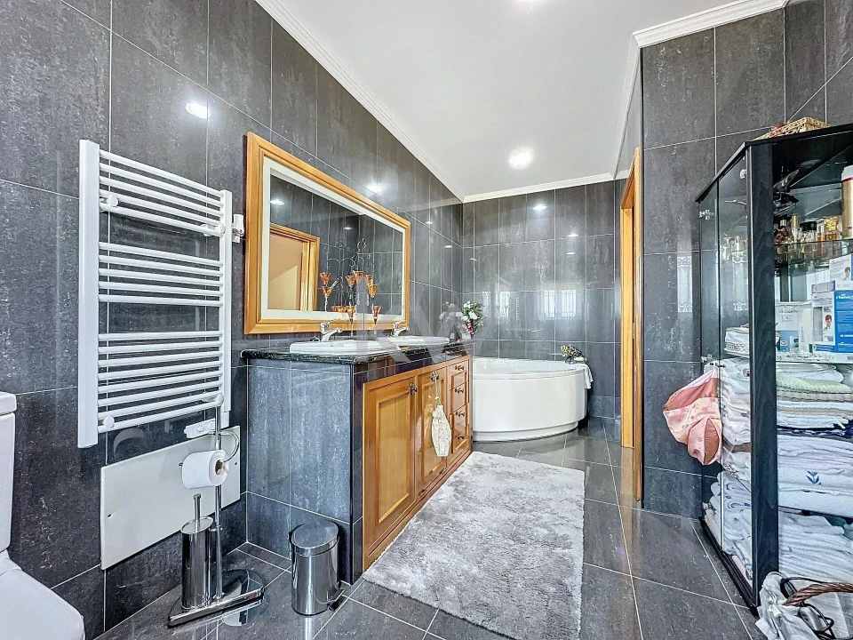 Moradia T4 para Venda em Caldas de São Jorge e Pigeiros Foto 58