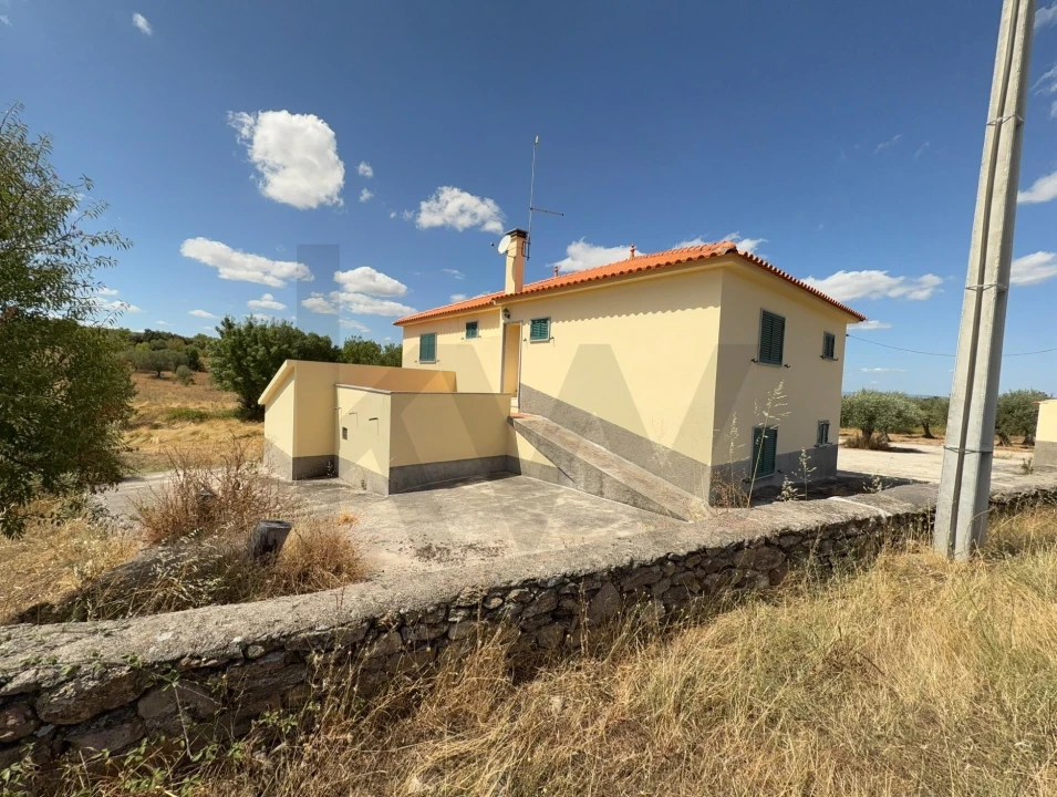 Moradia T5 para Venda em Atalaia e Safurdão Foto 1