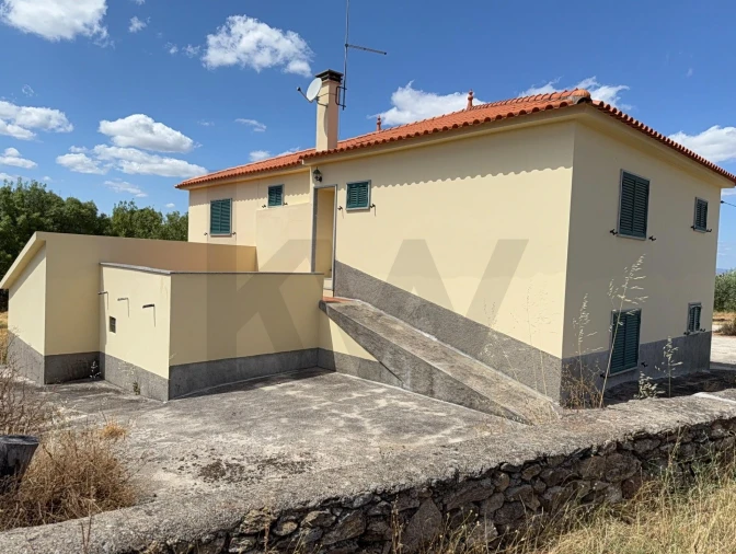 Moradia T5 para Venda em Atalaia e Safurdão Foto 2