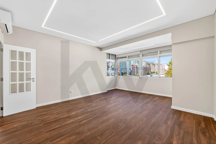 Apartamento T3 para Venda em Beato Foto 2