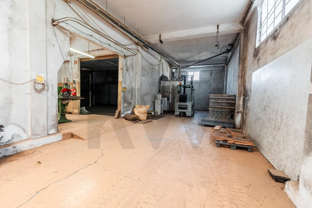 Armazém para Venda em Lourosa Foto 11