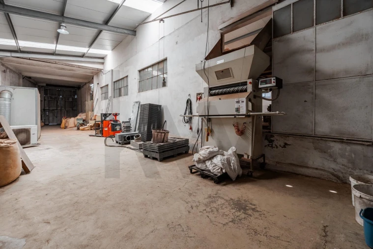 Armazém para Venda em Lourosa Foto 6