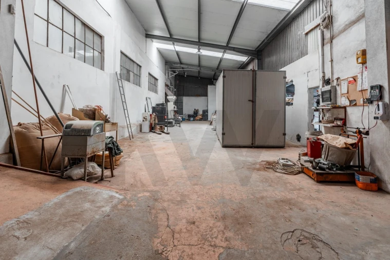 Armazém para Venda em Lourosa Foto 3