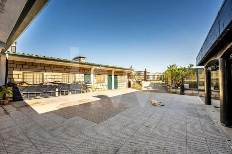 Moradia T6 para Venda em Recarei Foto 68